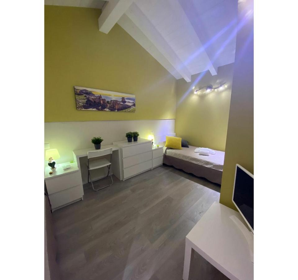 Bnb Archimede Aeroporto di Catania Fontana Rossa Esterno foto