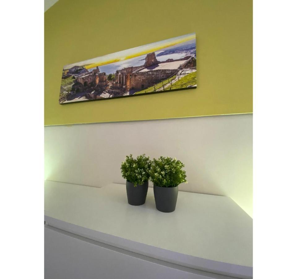 Bnb Archimede Aeroporto di Catania Fontana Rossa Esterno foto